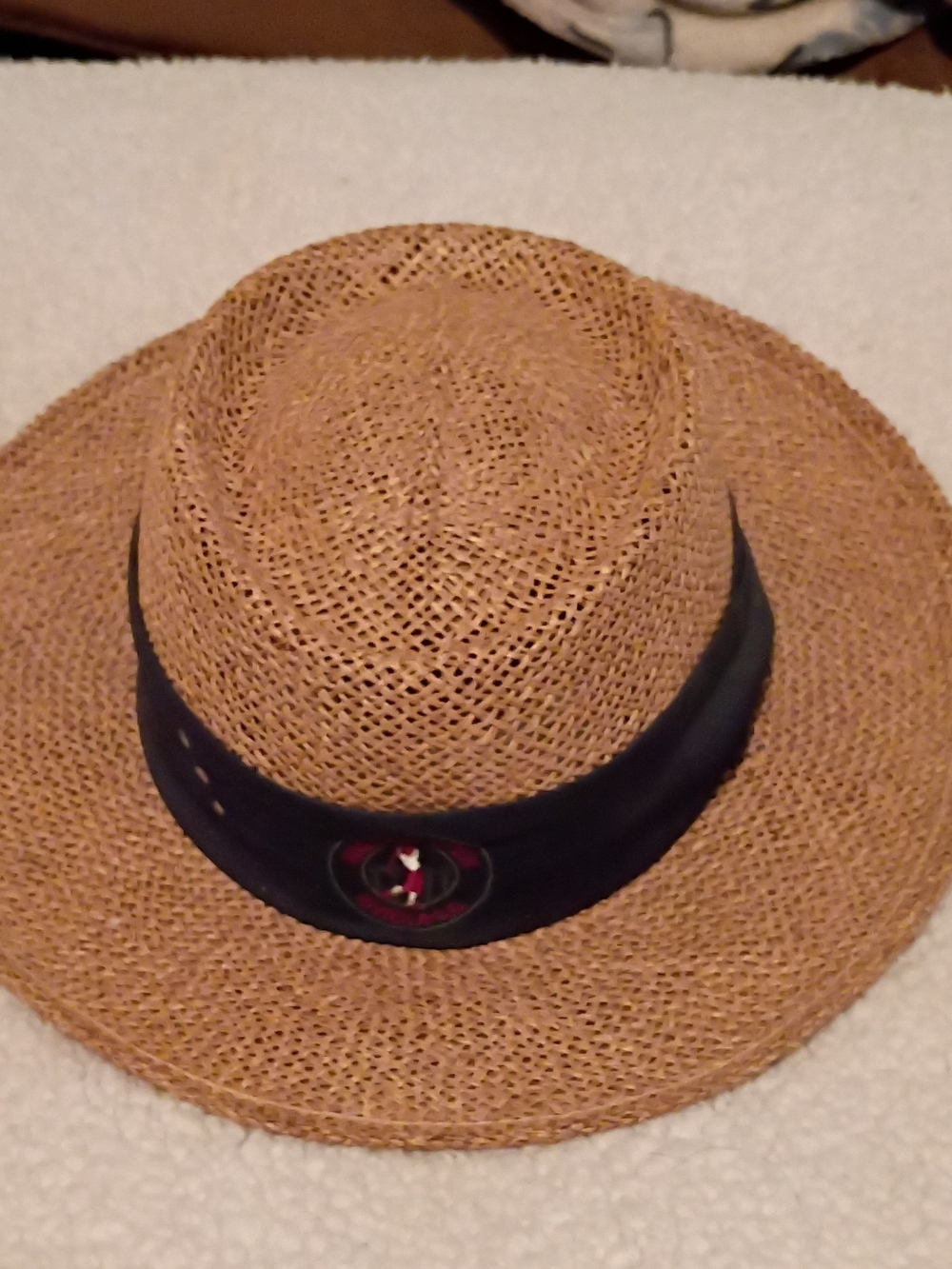 Men's Straw Fedora with Black Band and Decorative Emblem
